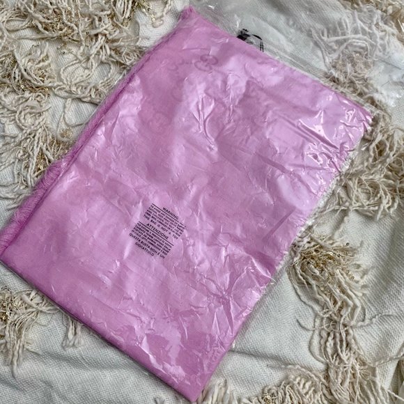 GUCCI GG Guccissima Rose Pink Wool Silk Blend Wrap Monogram Shawl Scarf - Picture 11 of 13
